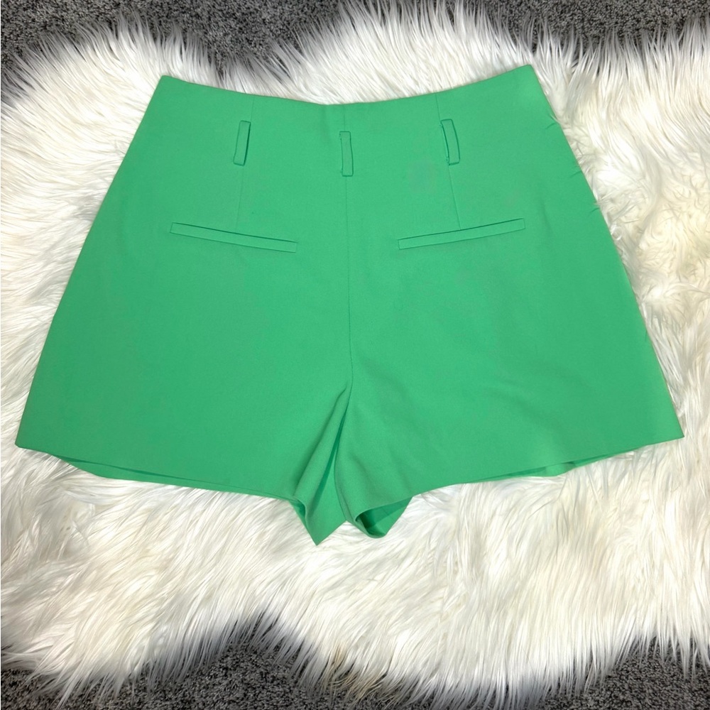 Alice + Olivia Conry Pleated Shorts in Garden Green - Picture 6 of 7